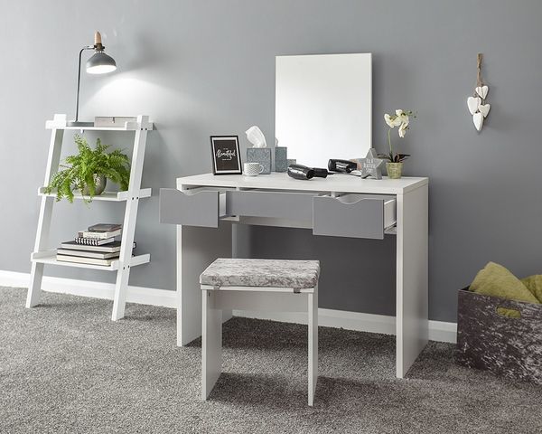 elizabeth_dressing.jpg GFW Elizabeth Dressing Table - Image 1