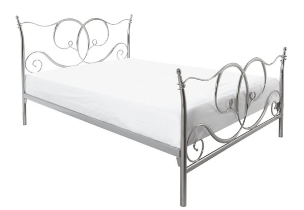 warwick_5_foot_bed_original.jpg Alexas Shiny Nickel Bed Frame - Image 1