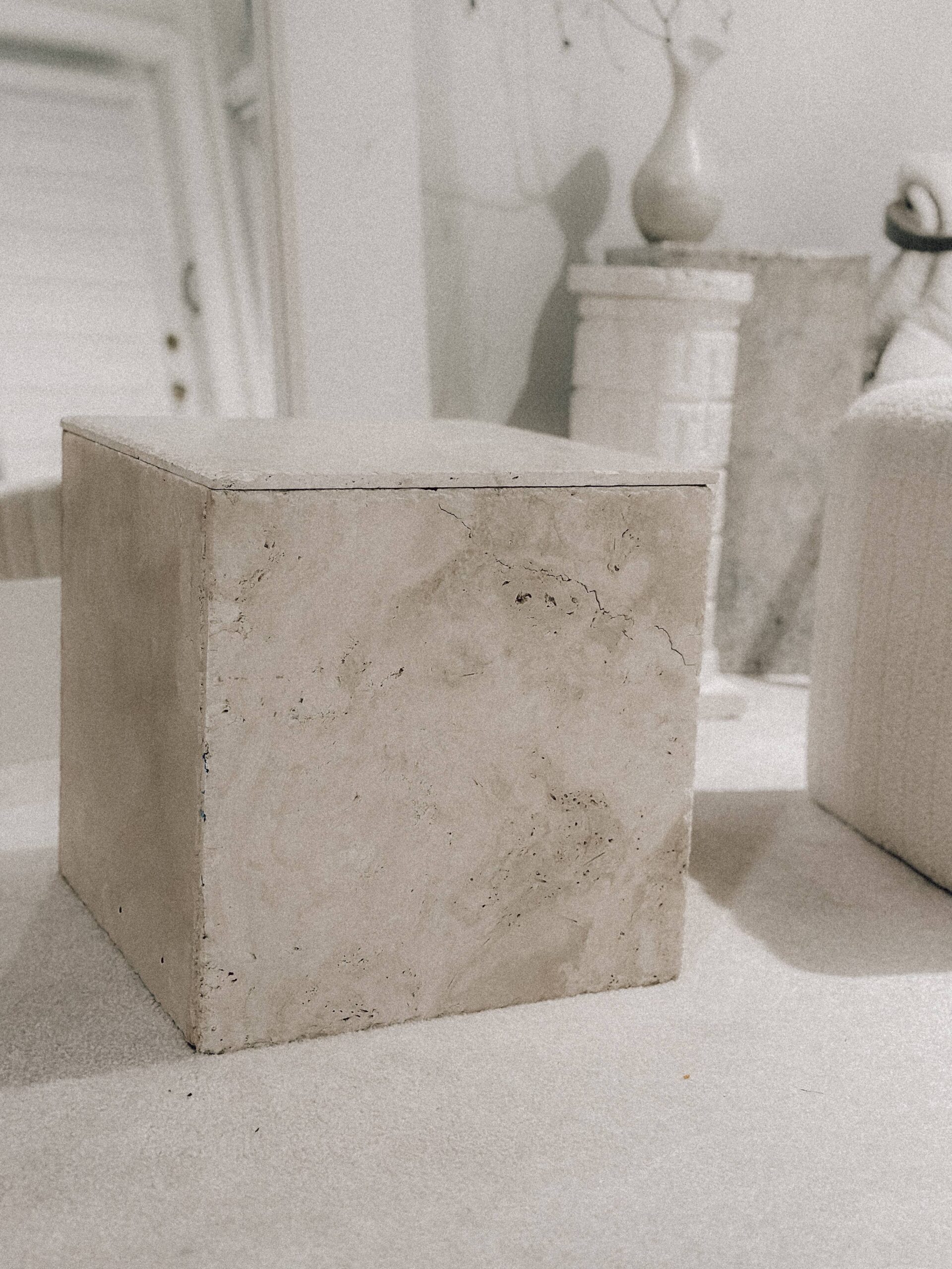 Mediterranean Tumbled Travertine Table – 16″×16″ (Indoor/Out